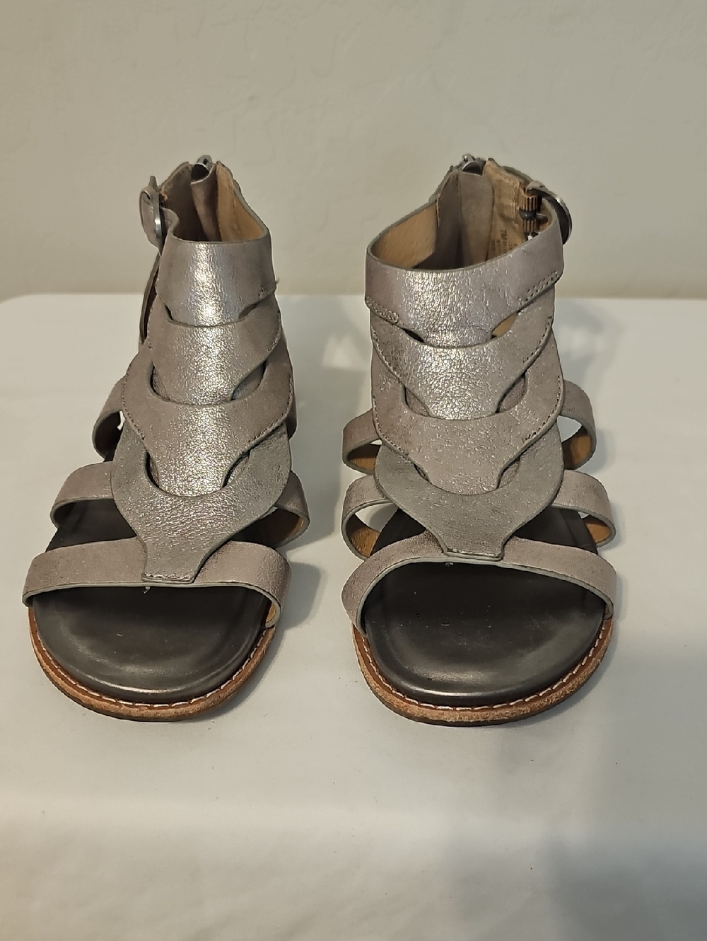 Sofft Women's Metallic Gray Strappy Sandals